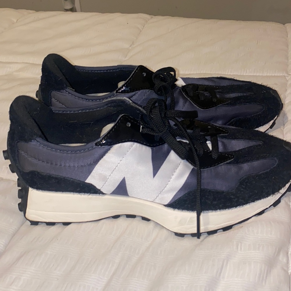 Women’s New Balance 327